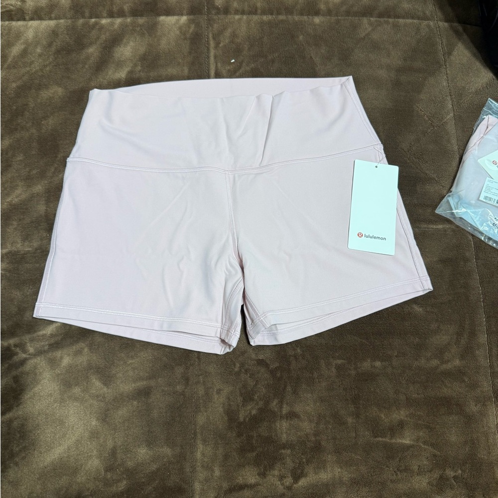 NWT lululemon Women's Light Pink Align Shorts 4” - Picture 3 of 15